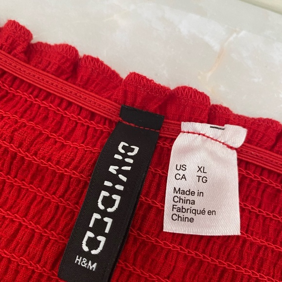 H&M Super cute Red tops 💕size XL
Long sleeve - Picture 4 of 8